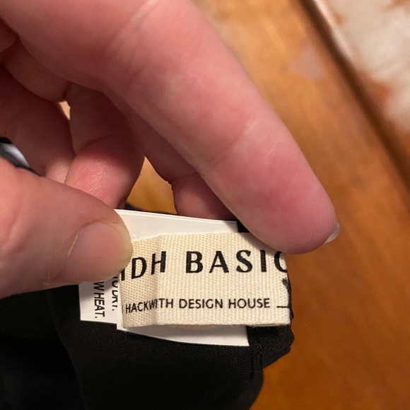 Hackwith Design House HDH Basics Swing Tank - Black Lyocell - Picture 4 of 4